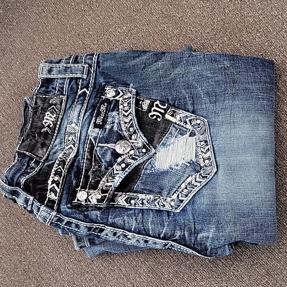 Miss Me Embellished Distressed size 26